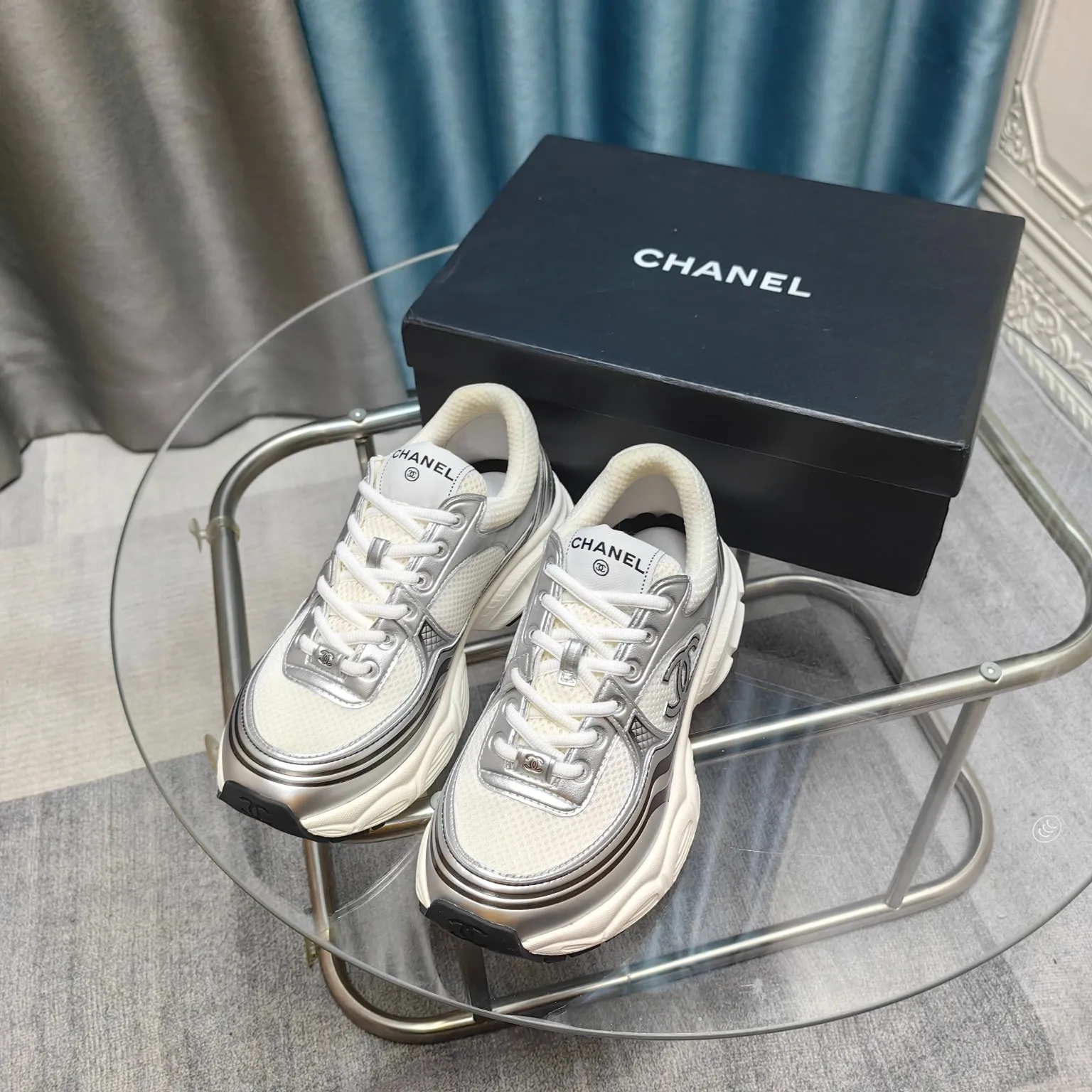 p680🐮🐮Chanel Chanel dad shoes, men and women couples - 2025 counter top casual sports shoes This classic design; the upper is electro-embroidered with a variety of techniques; the outsole is fashionable and sporty; it is unusual to incorporate a variety of color matching elements... The diversified mix and match is very beautiful and versatile, casual, fashionable, sports and outdoor can be taken into account... ꫛꫀꪝ Go➫ Material: ❶Upper is made of: Original imported first-layer silk cowhide + original waterproof cloth + original first-layer cowhide ❷Inner lining: original sheep lining + mesh ❸Outsole based on: original TPU combination outsole Special counter boutique packaging complete set for women 35–41